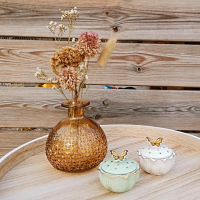 Kleine keramieken urn met vlinder 